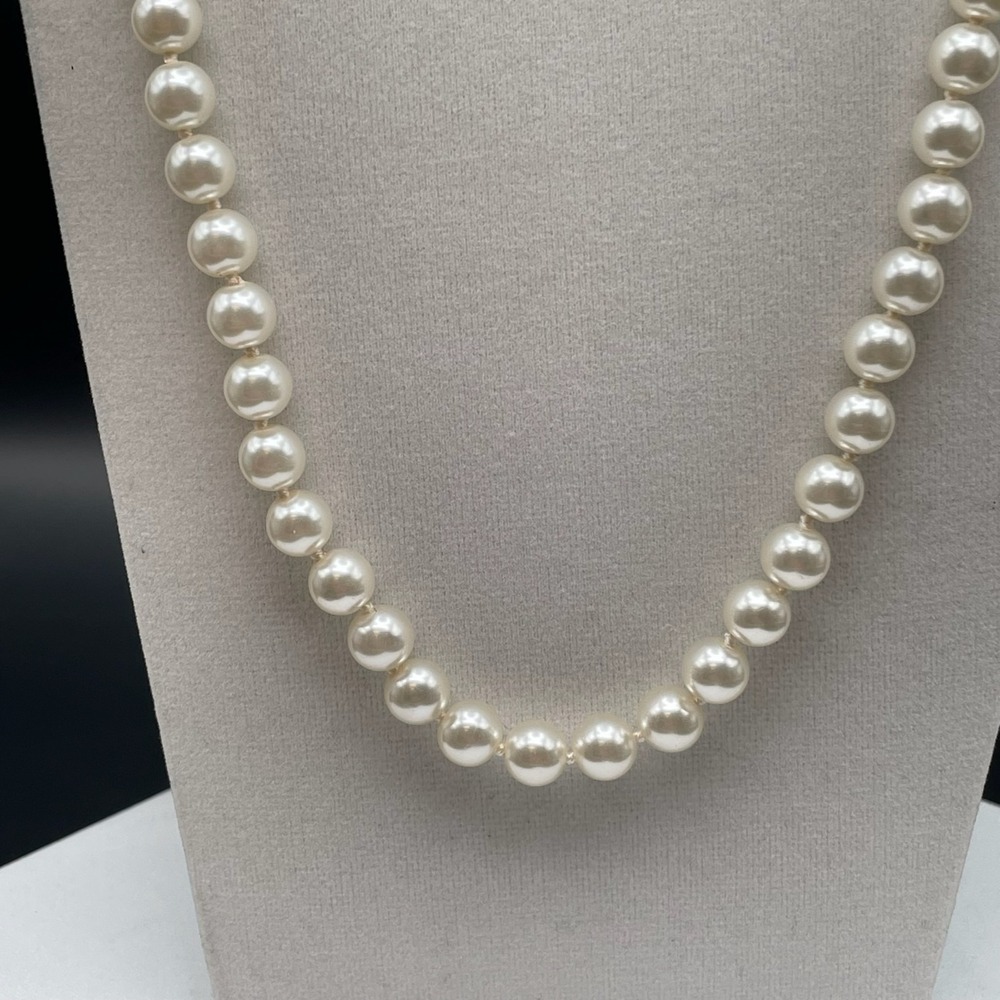 Vintage Cream Faux Pearl Necklace Gold Tone Filigree Fishhook Clasp - Picture 7 of 10